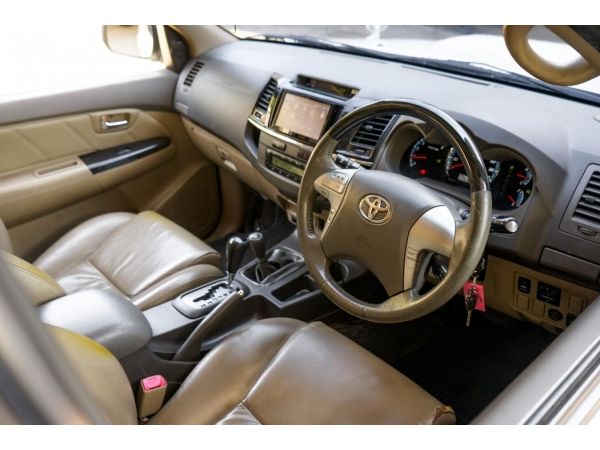 2012 Toyota Fortuner 3.0  V 4WD SUV รูปที่ 4