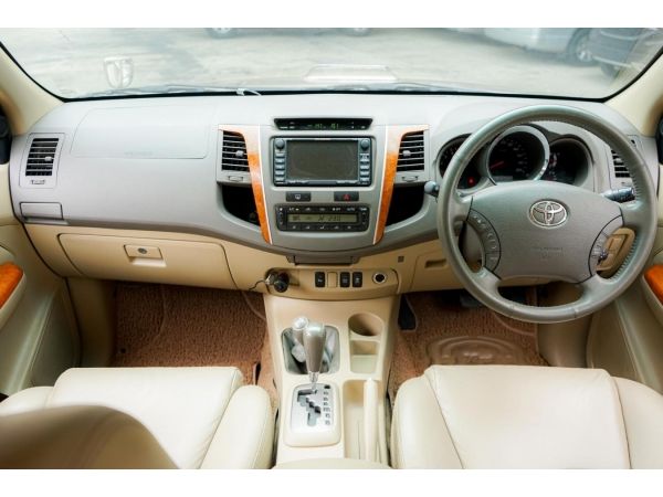 2010 Toyota Fortuner 3.0  V SUV รูปที่ 4