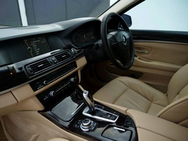 2012 BMW Series 5 520d F10 รูปที่ 4