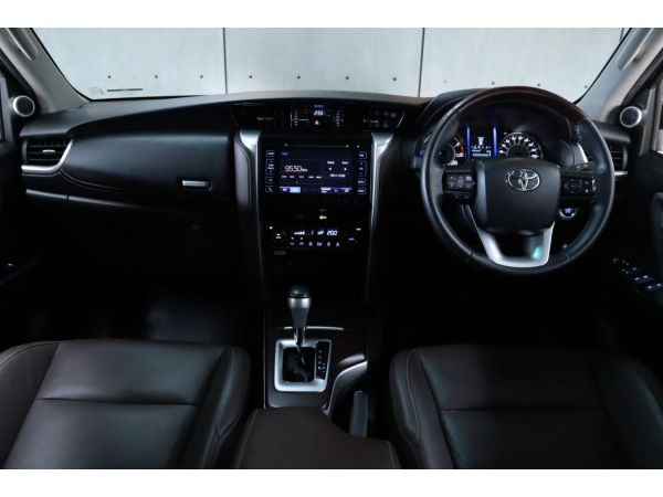 2019 Toyota Fortuner 2.4 V SUV AT (ปี 15-18) B8057 รูปที่ 4
