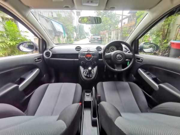 2010 MAZDA 2 1.5 Sports Groove รถเก๋ง 5 ประตู รูปที่ 4