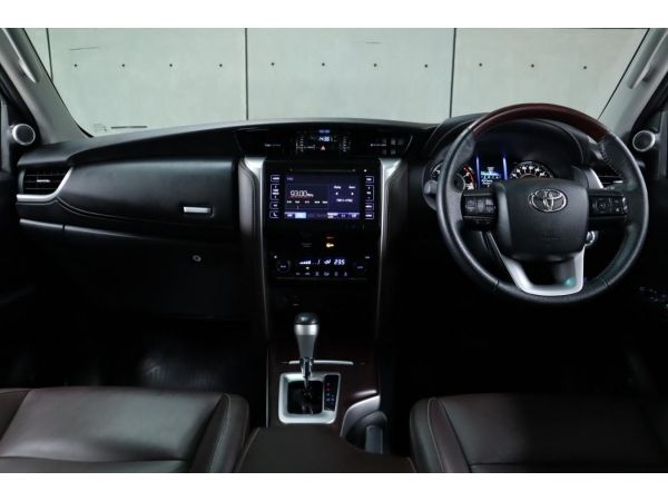 2019 Toyota Fortuner 2.4 V SUV AT (ปี 15-18) B7271 รูปที่ 4
