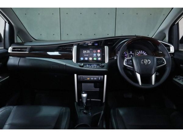 2017 Toyota Innova 2.8  Crysta V Wagon AT (ปี 16-20) B6317 รูปที่ 4