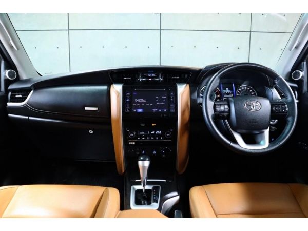 2016 Toyota Fortuner 2.8 V 4WD SUV AT (ปี 15-18) B4037 รูปที่ 4