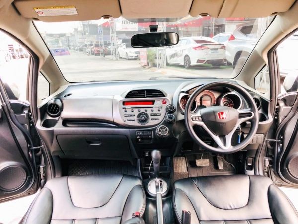 2011 Honda Jazz 1.5V ผ่อนเพียง 6,xxx เท่านั้น รูปที่ 4