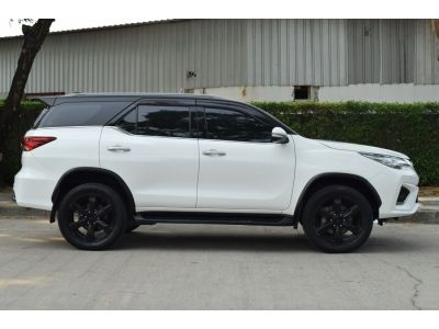 Toyota Fortuner 2.8 (ปี 2016) TRD Sportivo SUV ราคา 1,0รถครอบครัว เบาะ 3 แถว แอร์ 3 ตอน น่าใช้มาก✅ ผ่อนได้สูงสุด 72 งวด ✅ ผ่อนเริ่มต้นที่ 21,xxx บาท ✅ ไมล์แท้ 8 หมื่นกว่าโล ✅ ตัวพิเศษ TRD Sportivo 4WD รูปที่ 4