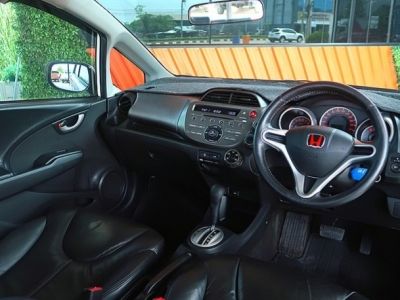 Honda Jazz 1.5 V A/T ปี 2010 รูปที่ 4