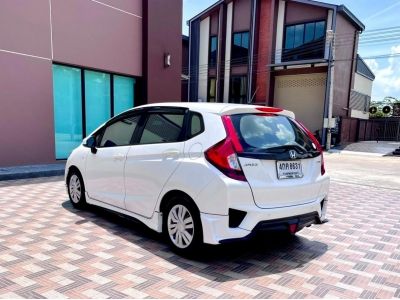 ็ขายรถบ้าน HONDA JAZZ 1.5S ปี 2015 เบนซิน เกียร์Auto ฟรี ดาวน์ ฟรี ส่งรถทั่วประเทศ รูปที่ 4