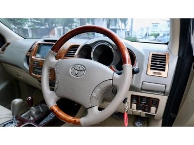 Toyota Fortuner 2.7v ออโต้ 4wd ปี 2005 เบนซิล สีเทา รูปที่ 4