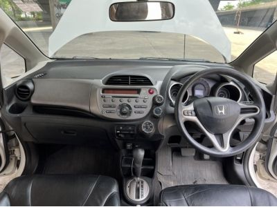 HONDA JAZZ 1.5V ออโต้ รูปที่ 4