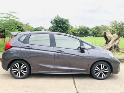 HONDA JAZZ 1.5RS เกียร์AT ปี19 รูปที่ 4