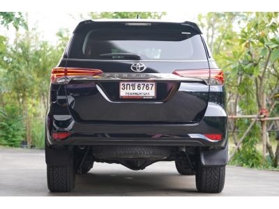 2015 TOYOTA FORTUNER 2.4 V  สีดำ รูปที่ 4