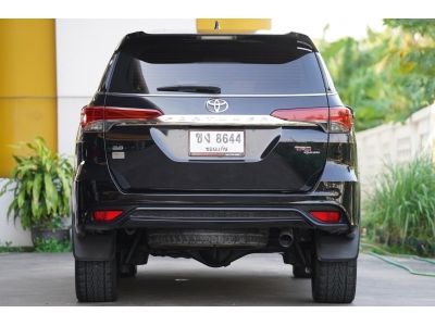 2016 TOYOTA FORTUNER 2.8 TRD 2WD A/T สีดำ รูปที่ 4