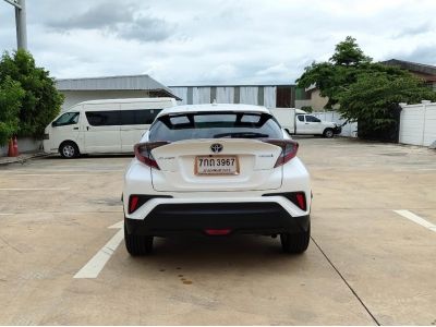 TOYOTA C-HR 1.8 HYBRID HI CC. ปี 2018 สี ขาว เกียร์ Auto รูปที่ 4