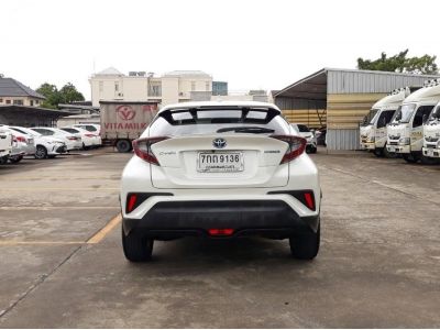 TOYOTA C-HR 1.8 HYBRID HI CC. ปี 2018 สี ขาว เกียร์ Auto รูปที่ 4