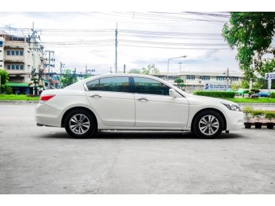 2010 Honda Accord 2.0EL เบนซิน สี : ขาว รูปที่ 4