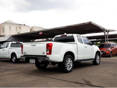 ISUZU D-MAX SPACE CAB 3.0 Z HILANDER CC. ปี 2019 สี ขาว เกียร์ Manual รูปที่ 3