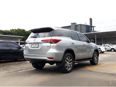 TOYOTA FORTUNER 2.8 V 4WD CC. ปี 2017 สี เงิน เกียร์ Auto รูปที่ 4