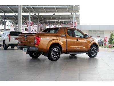 NISSAN NAVARA NP300 KINGCAB 2.5 CALIBRE SPORTECH CC. ปี 2017 สี ส้ม เกียร์ Manual รูปที่ 4