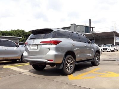 TOYOTA FORTUNER 2.8 V 4WD CC. ปี 2017 สี เงิน เกียร์ Auto รูปที่ 4