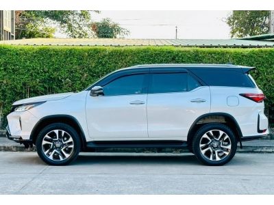 Toyota Fortuner 2.4 Legerder ปี 2021 รูปที่ 4