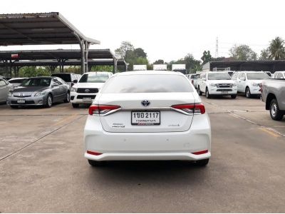 ปี 2021 TOYOTA COROLLA ALTIS 1.8 HYBRID PREIUM CC. สี ขาว เกียร์ Auto รูปที่ 4