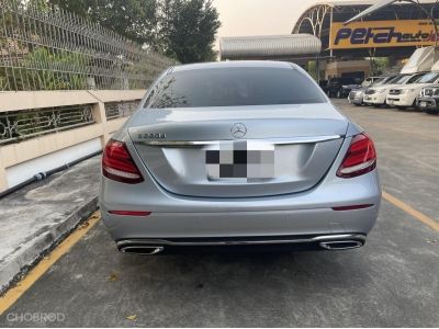 MERCEDES BENZ E220d ปี 2016 exclusive  รถศูนย์ มือเดียวป้ายแดง ประวัติชัดเจน ไมล์ 140,000 รูปที่ 4