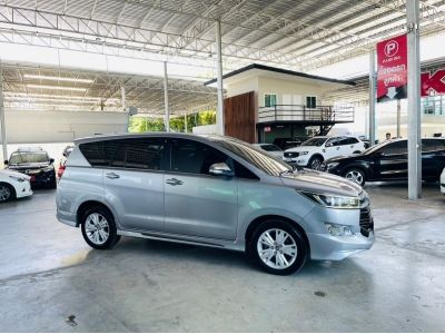 2017 TOYOTA INNOVA 2.8 V 2WD เครดิตดีฟรีดาวน์ รูปที่ 4