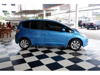 Honda Jazz Hybrid 2014 รถซิ่งหายาก ฟังก์ชันจัดเต็ม สภาพนางฟ้า ขายราคาถูก รูปที่ 4