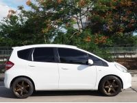 HONDA JAZZ 1.5S เกียร์ออโต้ สีขาว MY2011 รูปที่ 4