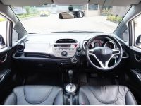 HONDA JAZZ 1.5 V i-VTEC ปี 2010 เกียร์AUTO สภาพนางฟ้า รูปที่ 4