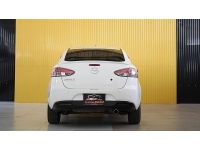 2014 Mazda 2 Elegance 1.5 Spirit Sedan สีขาว เกียร์ออโต้ 4ประตู รุ่นนี้ที่ใครๆก็ต่างบอกว่าช่วงล่างดีขับดีมั่นใจในทางไกล บอดี้แข็งแรง รูปที่ 4