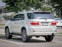 TOYOTA FORTUNER 3.0 V 2WD เกียร์ออโต้ ปี 2010 รูปที่ 4