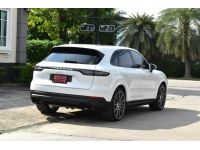 รุ่นรถ : Porsche Cayenne E-hybrid coupe4WD เครื่องยนต์: เบนซิน เกียร์: ออโต้ ปี: 2024 สี: ขาว ไมล์: 2,xxx กม. รูปที่ 4