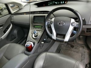 Toyota prius 1.8 Hybrid ปี2011 รถมือเดียวออกห้างป้ายแดงไม่เคยมีอุบัติเหตุประหยัดน้ำมันสุดๆ 20โลต่อลิตรวิ่ง 70,000 โลแท้ๆประกันแบตยังเหลืออยู่เสียเปลี่ยนฟรีเช็คศุนย์ตลอดค่ะ รูปที่ 5