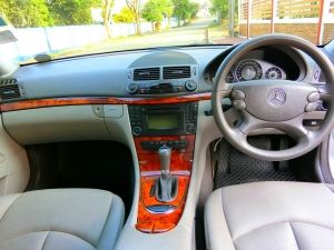 BENZ E200 CGI W211 ปี 2010 วิ่ง 8หมื่นโลมือเดียว ออกห้างเค้งหงษ์ทอง รูปที่ 5