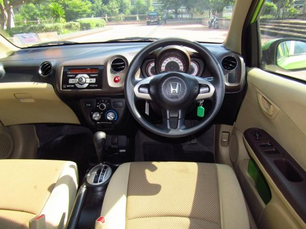 HONDA BRIO 1.2 V AT 2012 สีเขียว รูปที่ 5