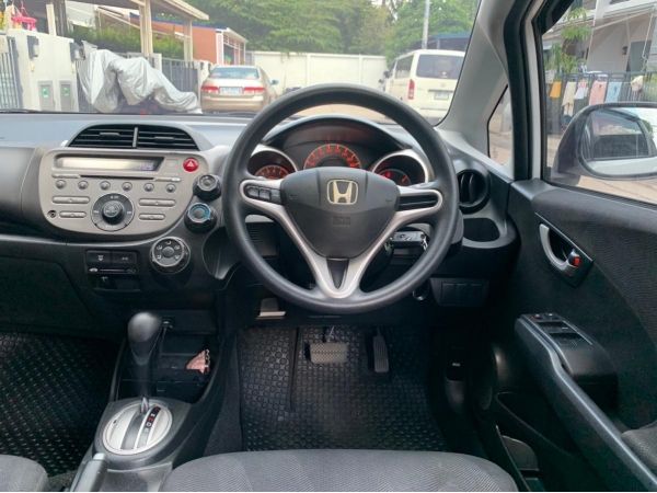 Honda Jazz 1.5 SV ปี2010 เกียร์AUTO (ตัวTOPสุด) รูปที่ 5