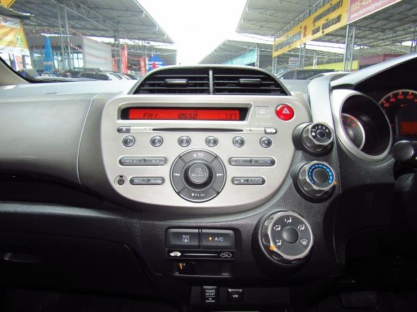 จัดได้เต็ม ฟรีดาวน์ แถมประกันภัย 2011 HONDA JAZZ 1.5 V รูปที่ 5