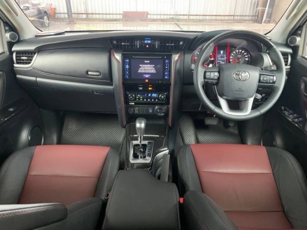 Toyota Fortuner 2.8TRD Sportivo 4WD AT 2018 รูปที่ 5