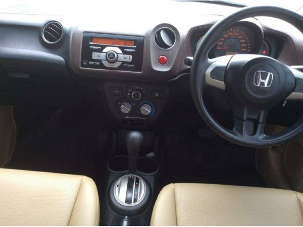 ขายรถยนต์ Honda Brio Amanze Aoutomatic สี ขาว ปี 2013 รูปที่ 5