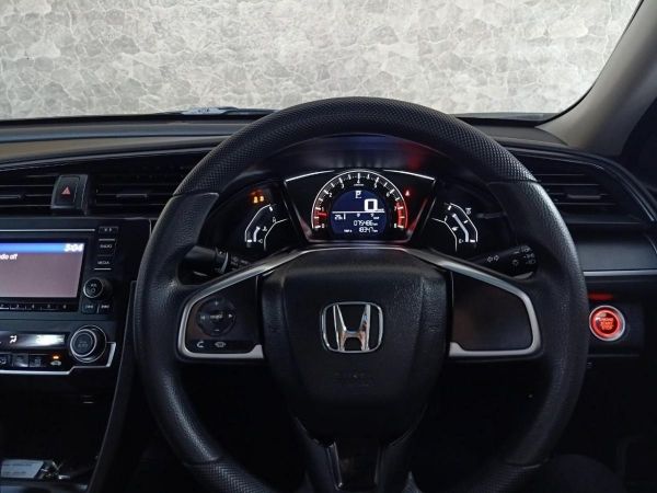 HONDA CIVIC FC 1.8 E ปี 2017 สีขาว รูปที่ 5