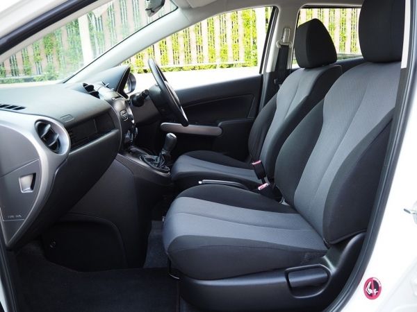 MAZDA 2 HATCHBACK SPORTs 1.5 Groove ปี 2012 เกียร์MANUAL สีขาว(นิยม) สภาพป้ายแดง รูปที่ 5