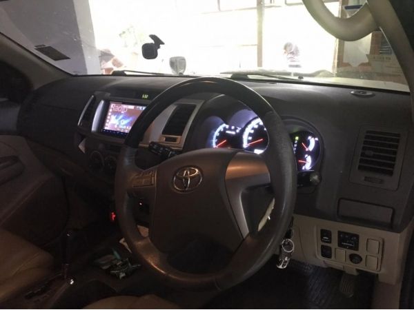 ขายรถ Toyota Fortuner รูปที่ 3