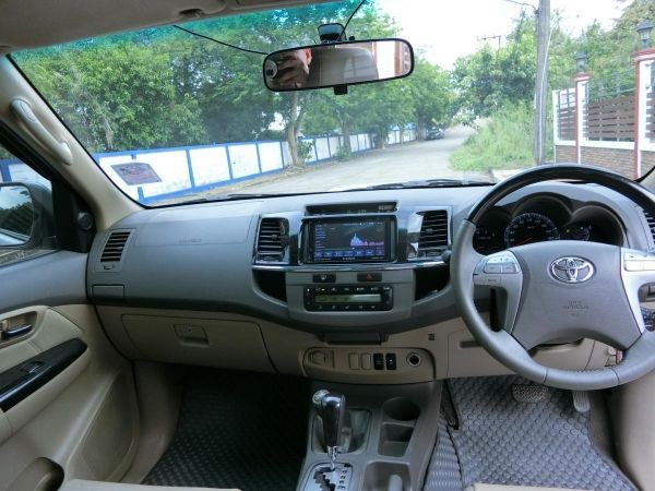 TOYOTA FORTUNER 3.0 V 4WD รุ่นท็อป ขับ4 ปี20120สีดำ รถสภาพสวยเดิมเครื่องดีเซลภายในสวยเบาะหนังแท้ปรับไม่เคยจมน้ำไม่เคยมีอุบัติเหตุ รูปที่ 5