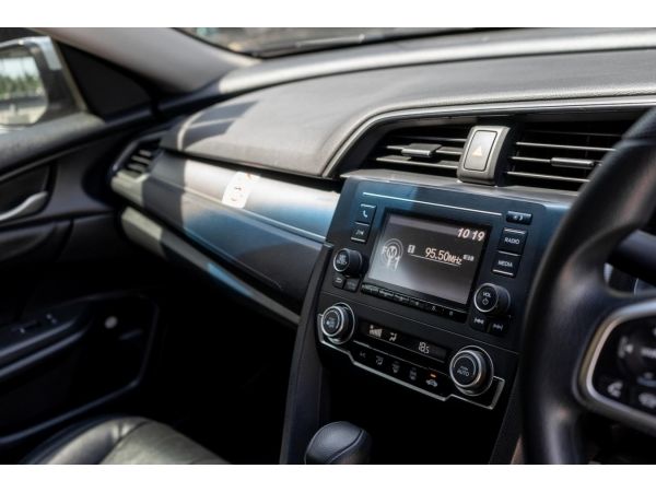 2018 Honda Civic 1.8 FC  E i-VTEC Sedan รูปที่ 5