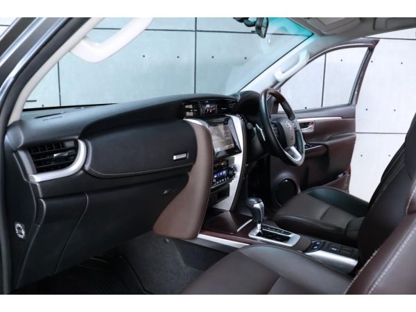 2019 Toyota Fortuner 2.4 V SUV AT (ปี 15-18) B8057 รูปที่ 5