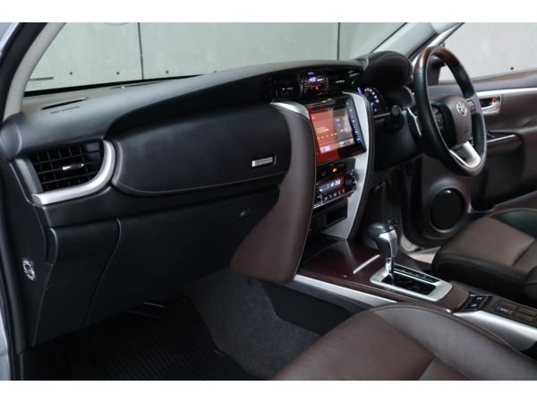 2019 Toyota Fortuner 2.4 V SUV AT (ปี 15-18) B7271 รูปที่ 5