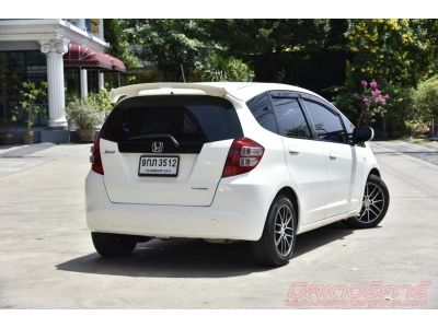 2010 HONDA JAZZ 1.5 V *ใช้เงิน 5 พันออกรถ ฟรีดาวน์ แถมประกันภัย รูปที่ 5