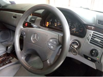 ขายรถ Benz E200 Kompresser ปี 2002 สภาพดี สวย คลาสสิก ใช้งานในชีวิตประจำวันปกติ  แอร์เย็น ยางใหม่ ใช้งานได้ทุกฟังก์ ชั่นมั่นใจในการเดินทางต่างจังหวัดไกลๆ ไม่ต้องเสียเวลาเก็บรายละเอียดให้ปวดหัวกับการเก รูปที่ 5